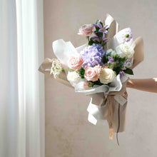 Load image into Gallery viewer, 繡球花束 畢業花束
