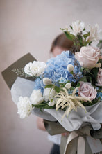 Load image into Gallery viewer, 繡球花束 玫瑰花束
